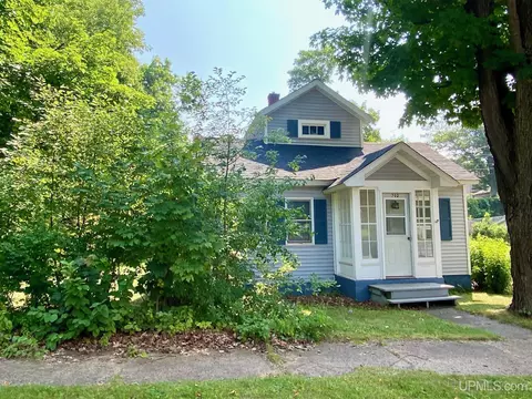 702 Empire, Ishpeming, MI 49849 photo 10