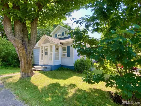 702 Empire, Ishpeming, MI 49849 photo 4