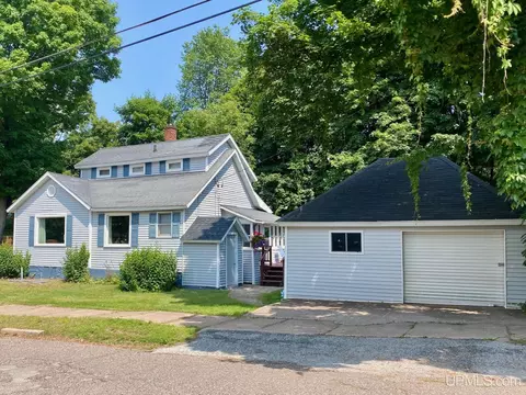 702 Empire, Ishpeming, MI 49849 photo 3