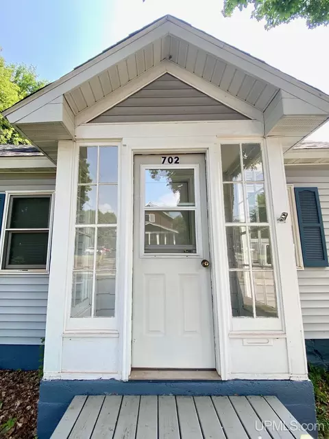 702 Empire, Ishpeming, MI 49849 photo 11