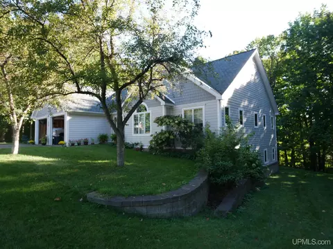 1010 Crestwood, Hancock, MI 49930