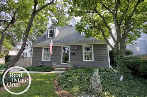 212 Moross, Grosse Pointe Farms, MI 48236