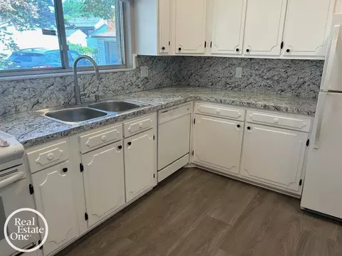 Kitchen - 483 Allard, Grosse Pointe Farms, MI 48236 photo 4 of 6