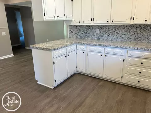 Kitchen - 483 Allard, Grosse Pointe Farms, MI 48236 photo 5 of 6