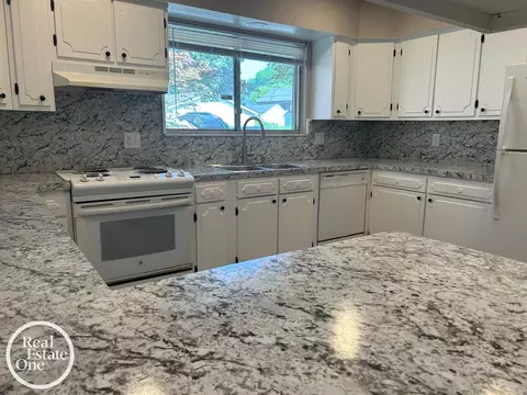 Kitchen - 483 Allard, Grosse Pointe Farms, MI 48236 photo 6 of 6