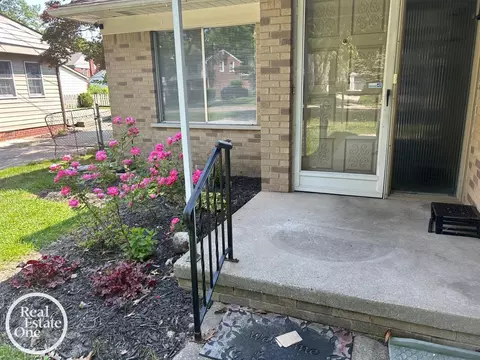 Exterior - 483 Allard, Grosse Pointe Farms, MI 48236 photo 4 of 8