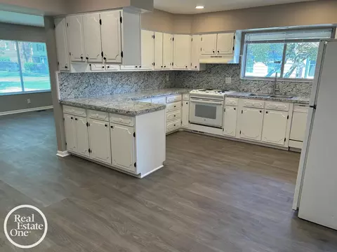 Kitchen - 483 Allard, Grosse Pointe Farms, MI 48236 photo 2 of 6