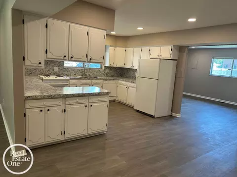 Kitchen - 483 Allard, Grosse Pointe Farms, MI 48236 photo 1 of 6