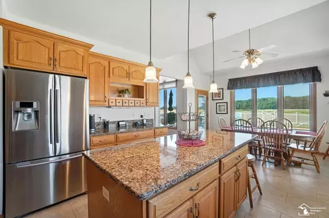 Kitchen - 8989 Steffas Rd, Maybee, MI 48159 photo 7 of 8