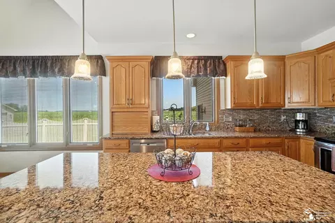 Kitchen - 8989 Steffas Rd, Maybee, MI 48159 photo 4 of 8