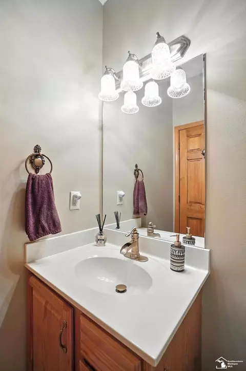 Bath - 8989 Steffas Rd, Maybee, MI 48159 photo 6 of 8