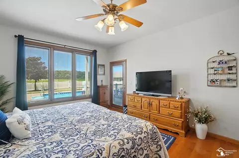 Bedroom - 8989 Steffas Rd, Maybee, MI 48159 photo 4 of 12