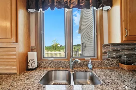 Kitchen - 8989 Steffas Rd, Maybee, MI 48159 photo 5 of 8