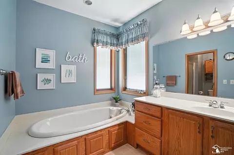 Bath - 8989 Steffas Rd, Maybee, MI 48159 photo 1 of 8