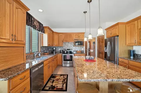 Kitchen - 8989 Steffas Rd, Maybee, MI 48159 photo 2 of 8