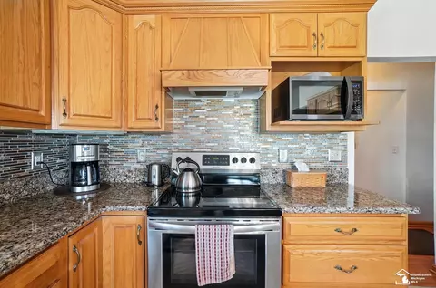 Kitchen - 8989 Steffas Rd, Maybee, MI 48159 photo 6 of 8