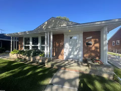 22317 Frazho, Saint Clair Shores, MI 48081