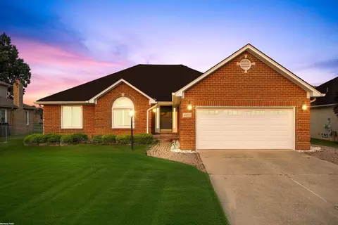 48172 Thorncroft, Macomb, MI 48044
