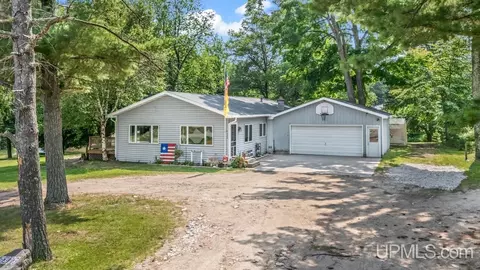 5373 18th, Escanaba, MI 49829
