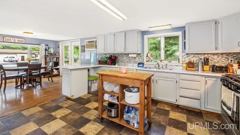 5373 18th, Escanaba, MI 49829 photo 7