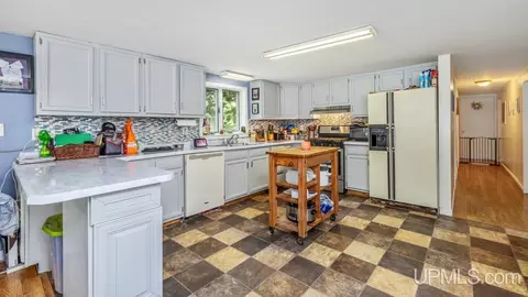 5373 18th, Escanaba, MI 49829 photo 5