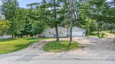 5373 18th, Escanaba, MI 49829 photo 3