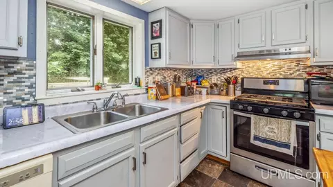 5373 18th, Escanaba, MI 49829 photo 6