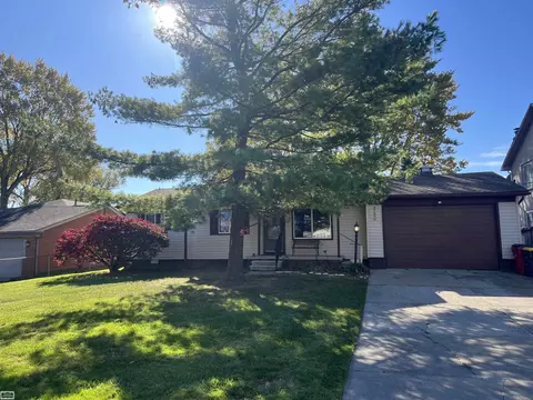 37650 Maplehill, Harrison Township, MI 48045