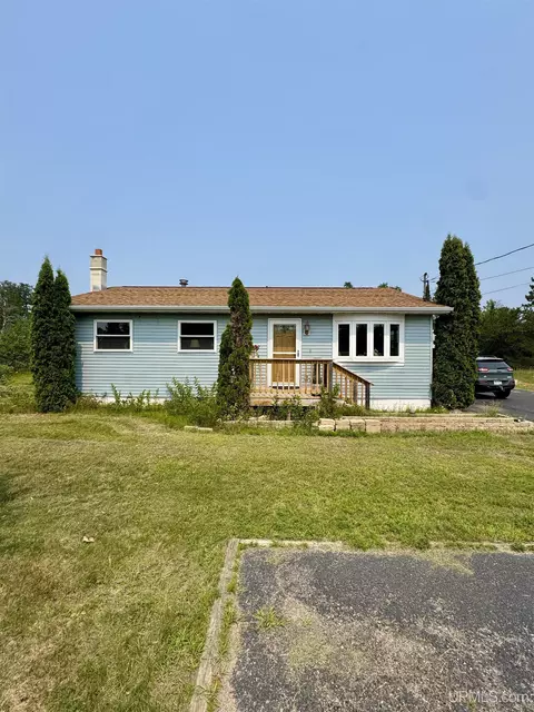1663 E M28, Marquette, MI 49855