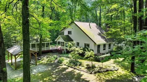 7865 Stewart Rd, Monroe, MI 48162