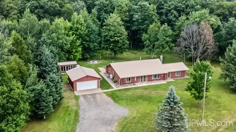 6139 Camels Clearing, Florence, WI 54121