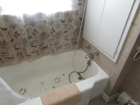 Bath - 105 W W Fall, L'anse, MI 49946 photo 3 of 3