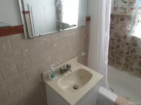 Bath - 105 W W Fall, L'anse, MI 49946 photo 1 of 3