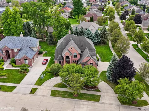 12954 Blue Lks, Shelby Township, MI 48315
