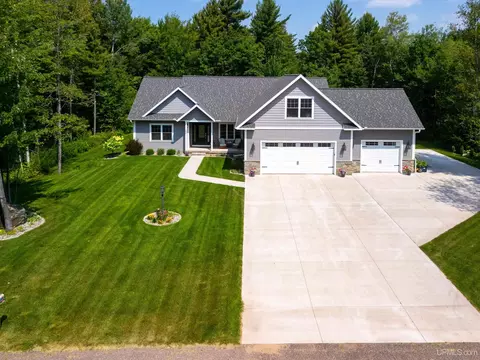 1064 Highland, Ishpeming, MI 49849 photo 2