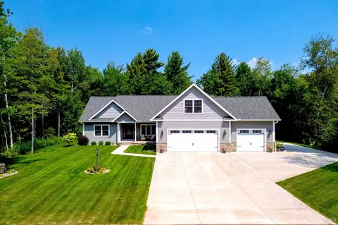 1064 Highland, Ishpeming, MI 49849