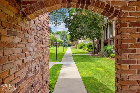 Exterior - 1750 Vernier #6, Grosse Pointe Woods, MI 48236 photo 10 of 11