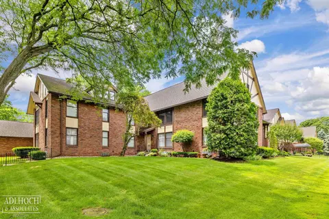 Exterior - 1750 Vernier #6, Grosse Pointe Woods, MI 48236 photo 6 of 11