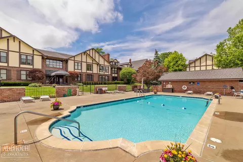 Exterior - 1750 Vernier #6, Grosse Pointe Woods, MI 48236 photo 5 of 11