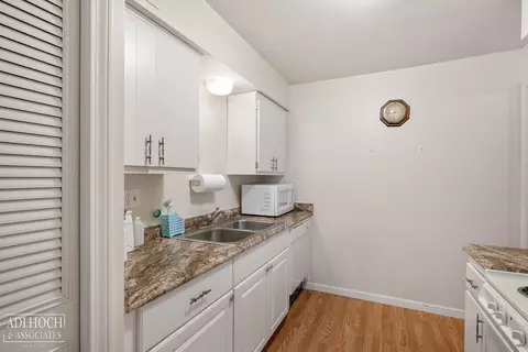 Kitchen - 1750 Vernier #6, Grosse Pointe Woods, MI 48236 photo 1 of 4