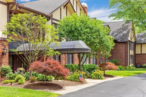 Exterior - 1750 Vernier #6, Grosse Pointe Woods, MI 48236 photo 3 of 11