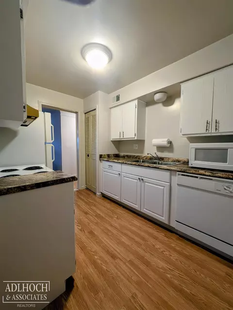 Kitchen - 1750 Vernier #6, Grosse Pointe Woods, MI 48236 photo 4 of 4