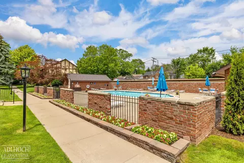 Exterior - 1750 Vernier #6, Grosse Pointe Woods, MI 48236 photo 4 of 11