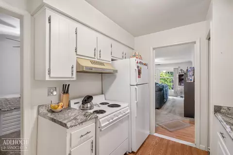 Kitchen - 1750 Vernier #6, Grosse Pointe Woods, MI 48236 photo 3 of 4