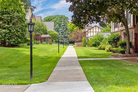 Exterior - 1750 Vernier #6, Grosse Pointe Woods, MI 48236 photo 8 of 11