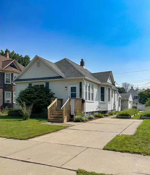 323 S 19th, Escanaba, MI 49829