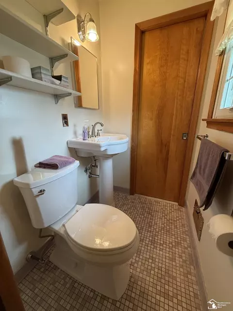 Bath - 11595 Grafton, Carleton, MI 48117 photo 1 of 4