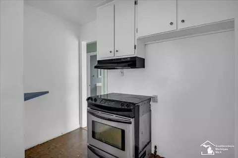 Kitchen - 17420 Valade, Riverview, MI 48193 photo 2 of 4