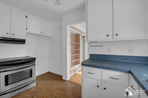 Kitchen - 17420 Valade, Riverview, MI 48193 photo 4 of 4