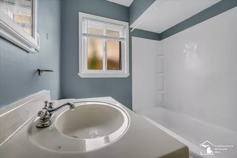 Bath - 17420 Valade, Riverview, MI 48193 photo 1 of 1